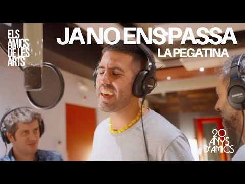Els Amics de les Arts - 'Ja no ens passa' amb La Pegatina