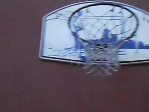 Schiacciata in cortile (Morandi Carlo)