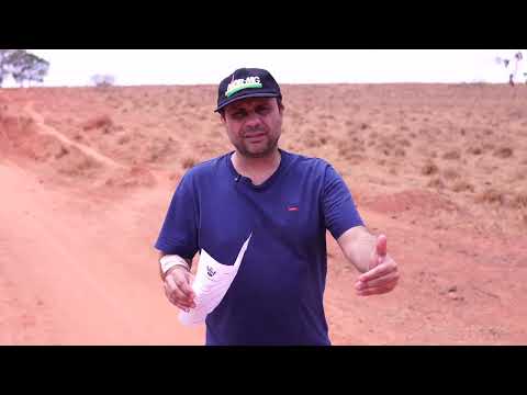 Alexandre da Contabilidade vistoria obras nas estradas das comunidades de Mirabela