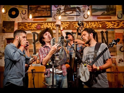 Lucky Barn (S02E04) - The Brothers Comatose - Van Song @Pickathon