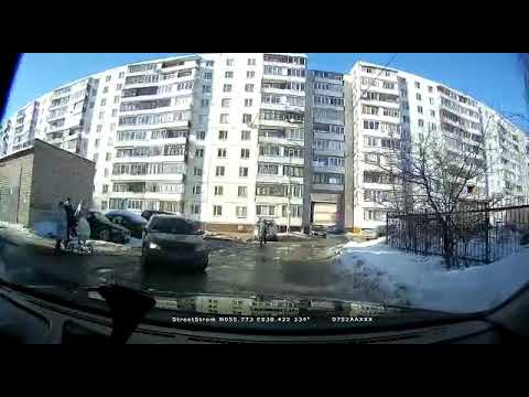 Такси отбросило прямо в лоб