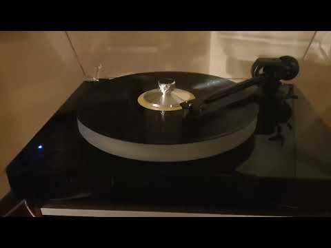 Pro-ject X2. turntable "out of the box".