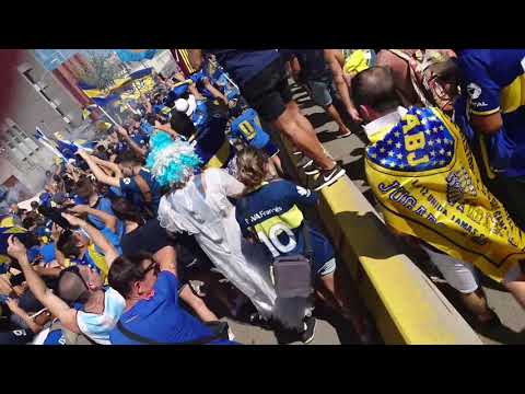 "Caravana de la 12 al camp nou" Barra: La 12 &bull; Club: Boca Juniors