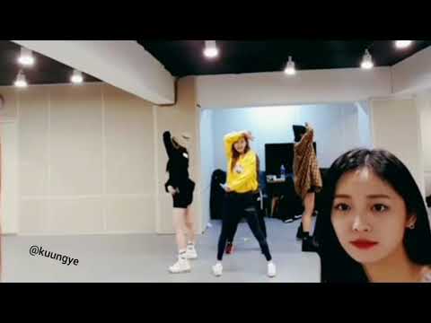 171206 Pristin dance to Red Velvet's Peek-A-Boo