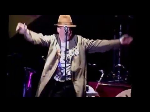 "Carnaval in 't noorden" door Rooie Rinus en Pé Daalemmer bij Firma Mulder Feestartikelen?