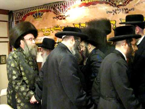 Photos: Spinka Rebbe in Lakewood at a Sheva Brochos for his daughter