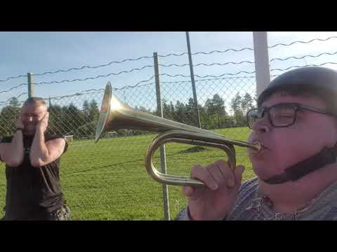 Magnus Nykvist 6888 2021-06-01   Jag Testar Blåsa Fram Tre Toner 🎵🎺🎶🎺🎵 På Ett Blås- Instrument