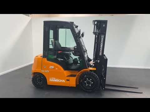 Hangcha XE425T 2.5T | Full Cab Lithium Forklift - Image 2