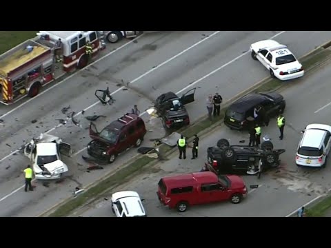 Deadly crash closes Nova Road