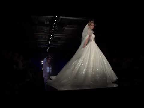 Emiliano Bengasi sfila a Sì Sposaitalia Collezioni Milano 2019