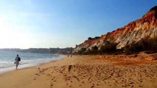 preview picture of video 'Algarve Strandspaziergang vor Vilamoura malerische Sand-  und Kalkfelsen'
