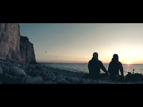 Peri Hanys - Peri Hanys - Roundabout (music video)