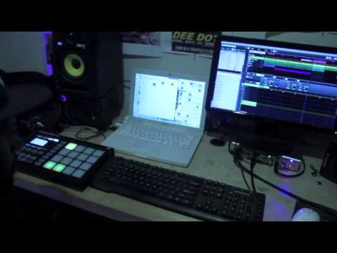 Dee Dot showing off 2 beats on Maschine MK II for Major Moves 2 Project