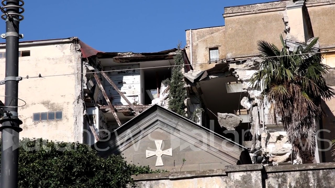 Italien: eingestürzt ... Särge mit den Toten