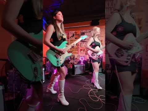 The Surfrajettes (live)