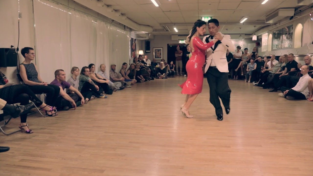 Video thumbnail for Rauli Choque and Julieta Qüesta - Como Se Muere De Amor by Alfredo De Angelis