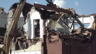 preview picture of video 'Demolition of Virginia, Illinois School Building - Part 3.AVI'