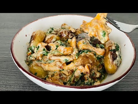 Very simple and delicious recipe. Chanterelle skillet with parsley potatoes.