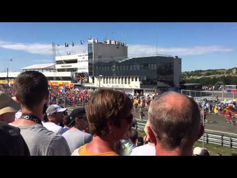 F1 2015 Ungarn. Vettel vinder. På bilen i pitten