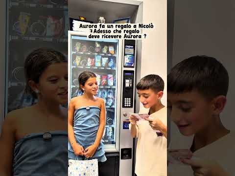 Aurura fa un regalo a Nicolò