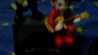 hide figurine + mini speaker (Song: &quot;POSE&quot; - zilch)