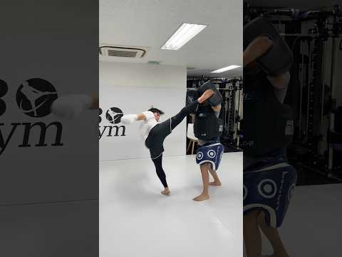 コンビネーションの中でロー、ミドル、ハイキック！ #キックボクシング #ミット打ち #mma