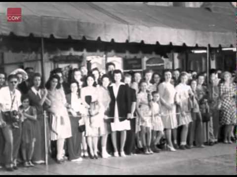 Charles Laughton and Katherine Hepburn at the 1934 Academy Awards