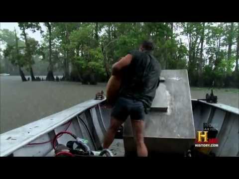 shelby takes a rain bath [dont let kids see this]