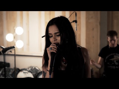 maggie lindemann - all around me (flyleaf cover)