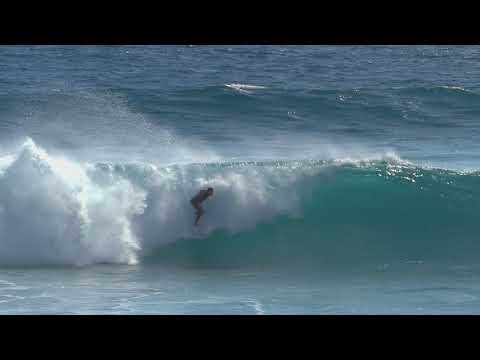 Mewġ pjaċevoli solidu f'Phillip Island surf