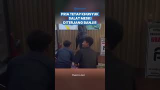Viral Rekaman Video 2 PRIA TETAP Khusyuk Salat meski Diterjang Banjir di Depok, Makmum Panik