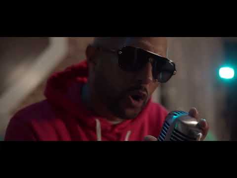 Max Minelli "Drop It On A Scale" (Performance Visual)