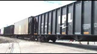 preview picture of video 'ISRR 4041 s.b. at oakland city w/empty coal hoppers'