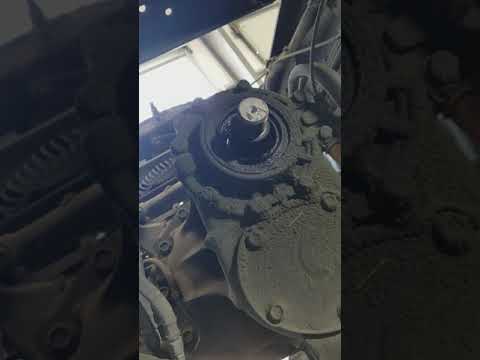 HOW TO REPLACE PINION SEAL ON TRUCK 1 FIRST PART