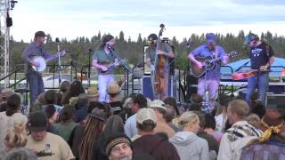 02 Greensky Bluegrass 2013-06-22 Bringing In The Georgia Mail