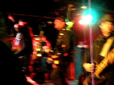 02 - The Street Dogs - Guns