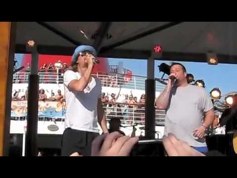 Kid Rock & Uncle Kracker live Drift Away on cruise 2010