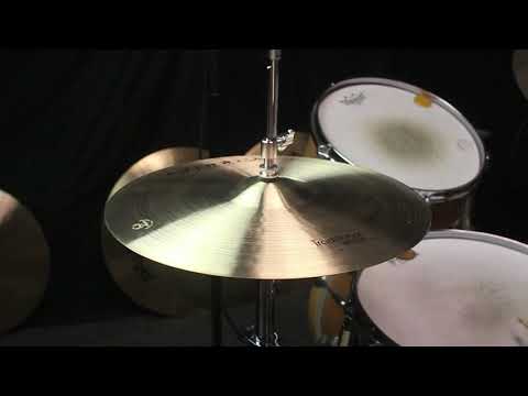 Istanbul Agop 15" Traditional Medium Hi Hats - 1138g/1361g