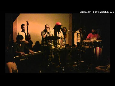 Pirulo Y La Tribu - Loco Pero Feliz (En Vivo)