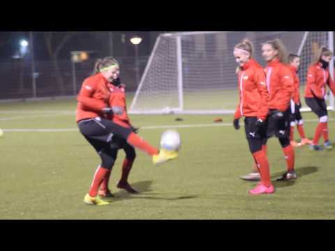 Training im Nationalen Zentrum für Frauenfußball