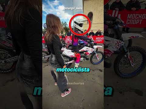 Ella Eligió La Acrobacia Más Difícil 😱🏍️