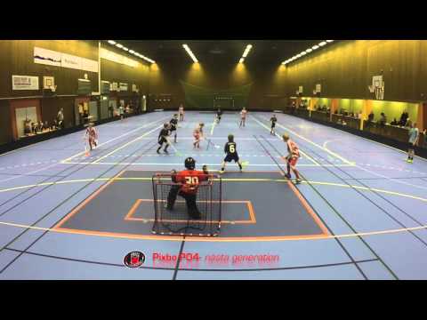 #41 dribllar runt och drar till ett långskott vid stolpen - Pixbo P04
