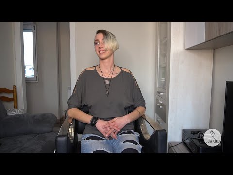 90 Inez: medium hair, undercut bob, extreme bowl, bald, brows