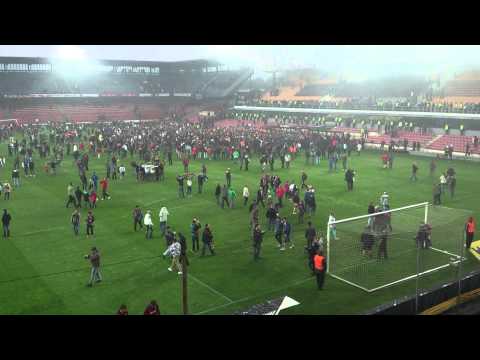 Sparta - Dukla 3:0, hřiště po závěrečném hvizdu