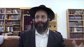 גילה שאשתו הסתירה ממנו את מצבה הבריאותי בתקופה שלפני החתונה (הרב אלחנן משה נחמנסון) - התמונה מוצגת ישירות מתוך אתר האינטרנט יוטיוב. זכויות היוצרים בתמונה שייכות ליוצרה. קישור קרדיט למקור התוכן נמצא בתוך דף הסרטון