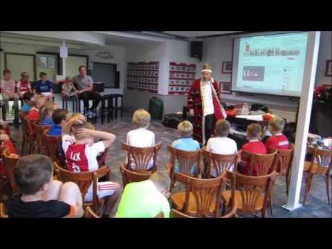 Meester Willem leest voor bij DSOV in Vijfhuizen