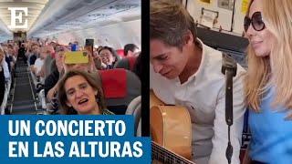 Marta Sánchez y Carlos Baute sorprenden a los pasajeros de un vuelo cantando &quot;Colgando en tus manos&quot;
