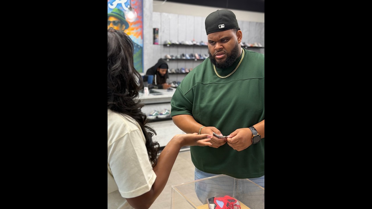 When Rafi tries to buy Tenant Boo’s love goes wrong!