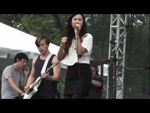 The naked and famous- punching in a dream live lollapalooza 2011