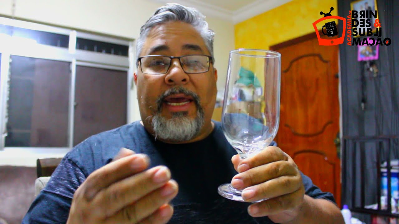 Watch Now Como fazer Gravação em vidro, copos e taças simples e fácil com pasta fosqueadora Como fazer Gravação em vidro, copos e taças simples e fácil com pasta fosqueadora